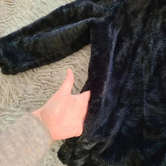 Faux fur sweatshirt with pockets - Picture 2 of 5